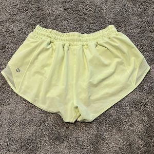 Lululemon Hotty Hot 2.5” good condition size 6 lime green